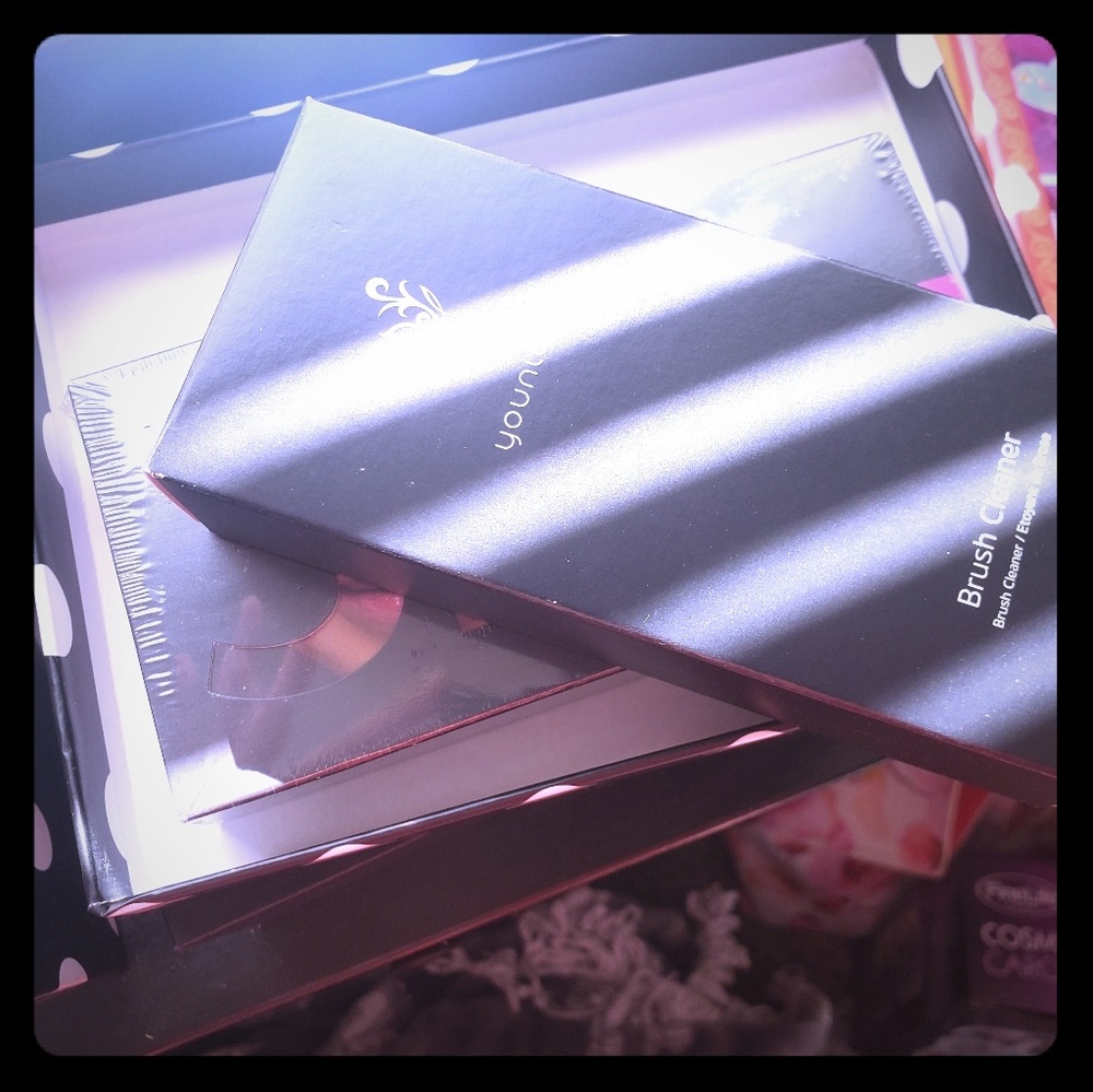 Makeup Brush cleaner